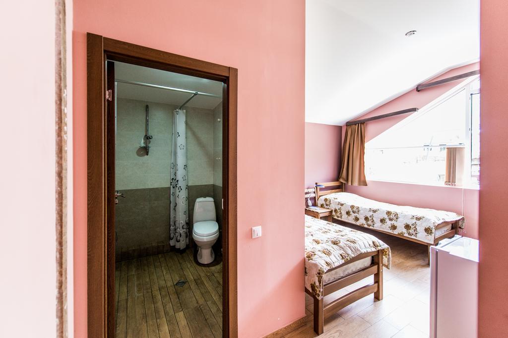 Guest House 15 Казбеги Екстериор снимка